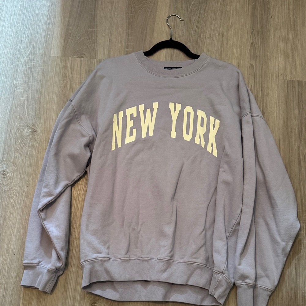 Brandy Melville New York Graphic Sweatshirt - Lavender and Cream
